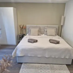 https://apt-gastehaus-in-koln-rath-heumar.dortmundhotels.net